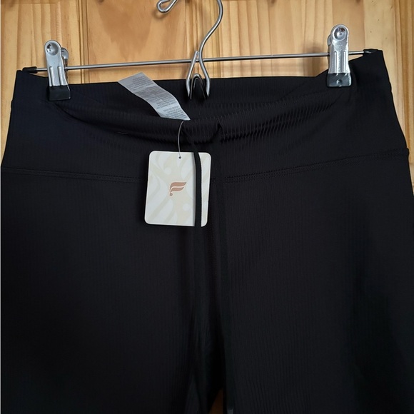 Fabletics Oasis Rib High-Rise 6” Shorts - Picture 6 of 7